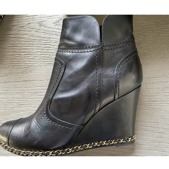 CHANEL Black Lambskin Leather Gold Chain Around Wedge Ankle Boots Booties 41 11 - Picture 5 of 13